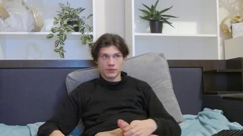 Snapshot of calvin_cay chatting on 01-11-25, 07:49 Calvin online show from 01-11-25, 07:49