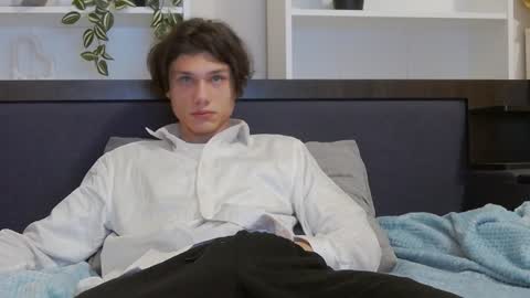 Snapshot of calvin_cay chatting on 01-12-25, 03:39 Calvin online show from 01-12-25, 03:39