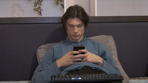 Snapshot of calvin_cay chatting on 01-12-25, 07:31 Calvin online show from 01-12-25, 07:31