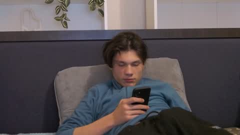 Snapshot of calvin_cay chatting on 01-12-25, 10:43 Calvin online show from 01-12-25, 10:43