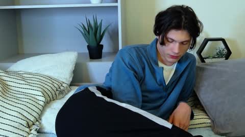 Snapshot of calvin_cay chatting on 01-14-25, 06:02 Calvin online show from 01-14-25, 06:02