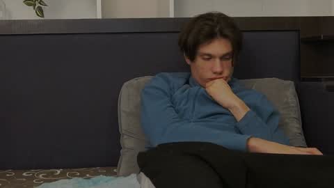 Snapshot of calvin_cay chatting on 01-15-25, 03:33 Calvin online show from 01-15-25, 03:33