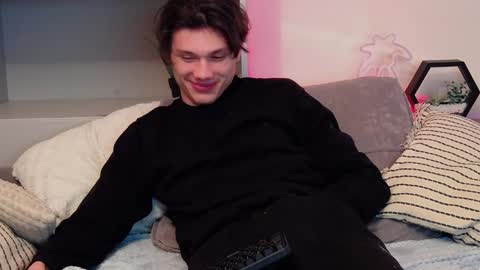 Snapshot of calvin_cay chatting on 01-17-25, 01:04 Calvin online show from 01-17-25, 01:04