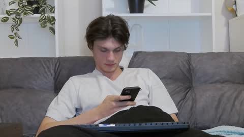 Snapshot of calvin_cay chatting on 02-02-25, 07:57 Calvin online show from 02-02-25, 07:57