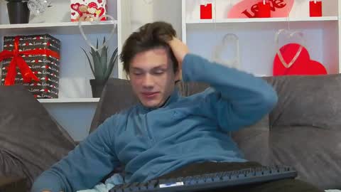 Snapshot of calvin_cay chatting on 02-08-25, 12:38 Calvin online show from 02-08-25, 12:38