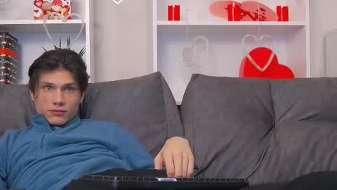 Snapshot of calvin_cay chatting on 02-11-25, 01:41 Calvin online show from 02-11-25, 01:41