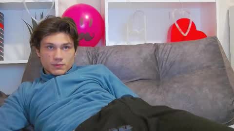 Snapshot of calvin_cay chatting on 02-14-25, 11:09 Calvin online show from 02-14-25, 11:09