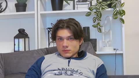 Snapshot of calvin_cay chatting on 02-26-25, 01:43 Calvin online show from 02-26-25, 01:43