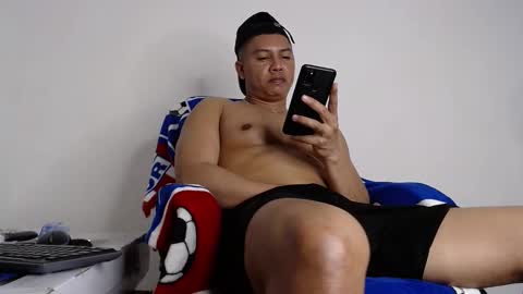 Snapshot of calvinhotlatino chatting on 12-22-24, 10:25 calvinhotlatino online show from 12-22-24, 10:25