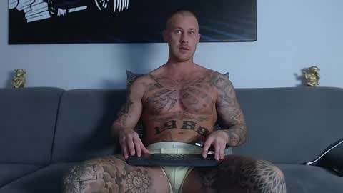 Calvin  online show from 02-03-25, 05:24