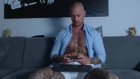 Calvin  online show from 02-11-25, 04:24