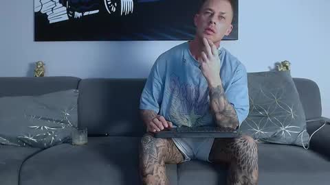 Calvin  online show from 02-27-25, 07:23