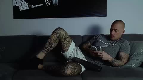 Calvin  online show from 10-28-25, 07:16