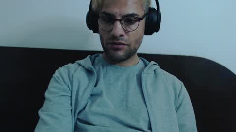 Snapshot of calvinjohnlad chatting on 02-20-25, 12:41 Calvinjohnlad online show from 02-20-25, 12:41