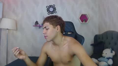Snapshot of cam_sexyboy chatting on 09-21-25, 01:07 cam_sexyboy online show from 09-21-25, 01:07
