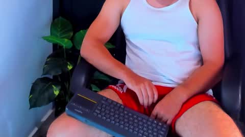 Snapshot of camara110 chatting on 12-06-24, 01:29 camara110 online show from 12-06-24, 01:29