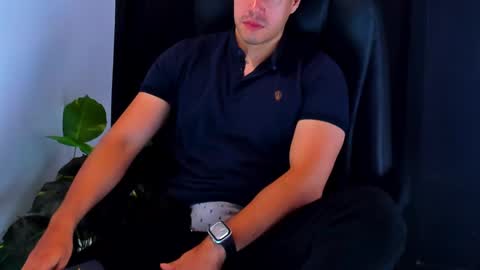 Snapshot of camara110 chatting on 12-12-24, 02:48 camara110 online show from 12-12-24, 02:48