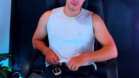 Snapshot of camara110 chatting on 12-18-24, 03:04 camara110 online show from 12-18-24, 03:04