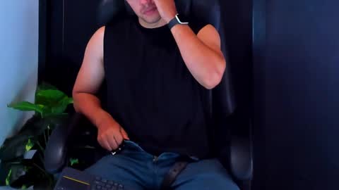 Snapshot of camara110 chatting on 12-26-24, 03:27 camara110 online show from 12-26-24, 03:27