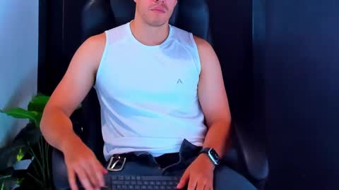 Snapshot of camara110 chatting on 12-27-24, 01:53 camara110 online show from 12-27-24, 01:53