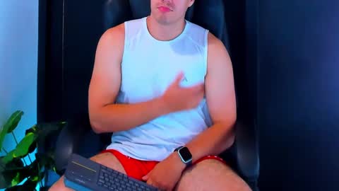 Snapshot of camara110 chatting on 12-31-24, 04:38 camara110 online show from 12-31-24, 04:38
