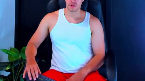Snapshot of camara110 chatting on 01-02-25, 07:29 camara110 online show from 01-02-25, 07:29