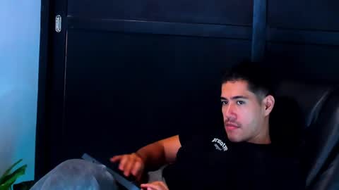 Snapshot of camara110 chatting on 01-04-25, 10:27 camara110 online show from 01-04-25, 10:27