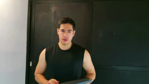 Snapshot of camara110 chatting on 01-17-25, 02:29 camara110 online show from 01-17-25, 02:29