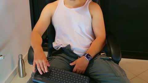 Snapshot of camara110 chatting on 01-24-25, 12:52 camara110 online show from 01-24-25, 12:52