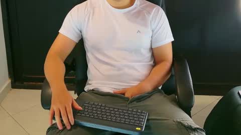 Snapshot of camara110 chatting on 01-27-25, 05:37 camara110 online show from 01-27-25, 05:37