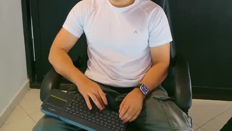 Snapshot of camara110 chatting on 01-28-25, 03:36 camara110 online show from 01-28-25, 03:36