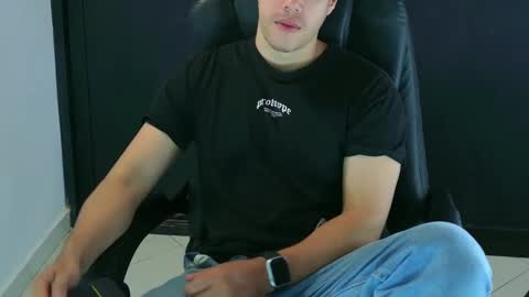 Snapshot of camara110 chatting on 01-30-25, 02:16 camara110 online show from 01-30-25, 02:16
