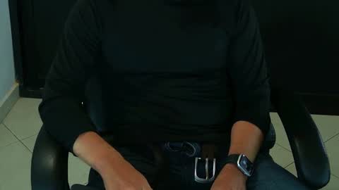 Snapshot of camara110 chatting on 02-07-25, 07:27 camara110 online show from 02-07-25, 07:27