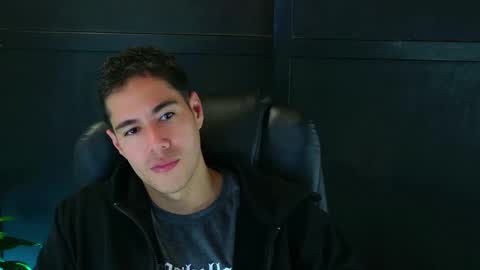 Snapshot of camara110 chatting on 02-13-25, 11:47 camara110 online show from 02-13-25, 11:47