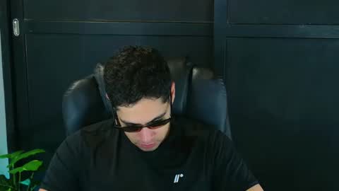 Snapshot of camara110 chatting on 02-16-25, 06:43 camara110 online show from 02-16-25, 06:43