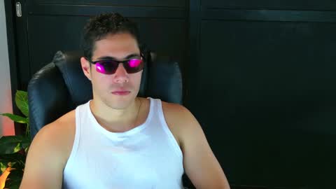 Snapshot of camara110 chatting on 02-18-25, 11:30 camara110 online show from 02-18-25, 11:30