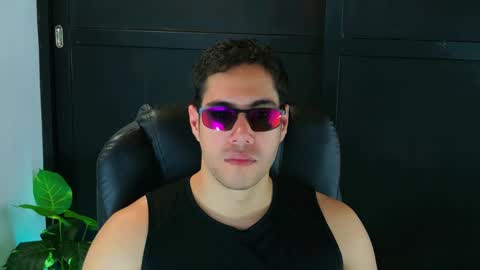 Snapshot of camara110 chatting on 02-20-25, 12:19 camara110 online show from 02-20-25, 12:19