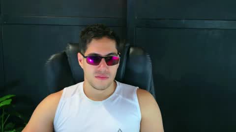 Snapshot of camara110 chatting on 03-04-25, 03:33 camara110 online show from 03-04-25, 03:33