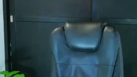 Snapshot of camara110 chatting on 03-10-25, 10:02 camara110 online show from 03-10-25, 10:02
