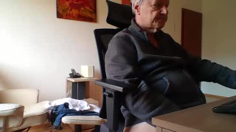 camcologne online show from 02-18-25, 11:11