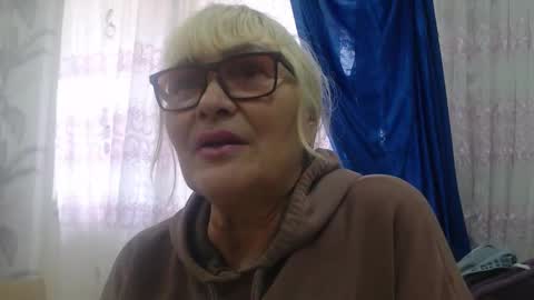 Snapshot of camdiva1 chatting on 10-13-25, 08:14 CamDiva1 online show from 10-13-25, 08:14