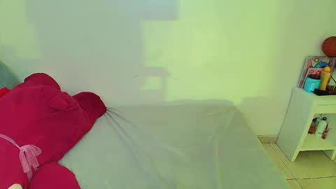 Snapshot of cami_bunnygirlx chatting on 05-12-26, 04:31 CAMI online show from 05-12-26, 04:31