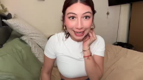 Snapshot of cami_calderon chatting on 05-28-26, 09:34 Camila online show from 05-28-26, 09:34