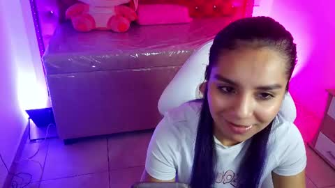 Snapshot of cami_monroe_m chatting on 06-10-26, 01:21 cami online show from 06-10-26, 01:21