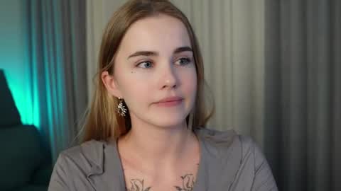 Snapshot of camihaze chatting on 06-21-26, 03:47 Emilt online show from 06-21-26, 03:47