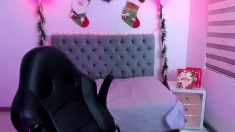 Camila Osorio online show from 12-18-24, 04:09