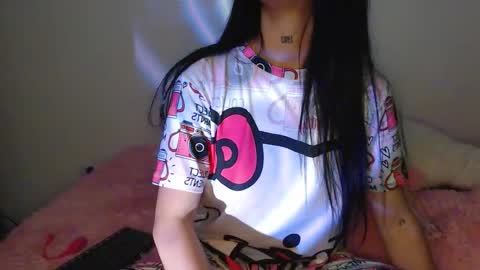 Snapshot of camiilaatorres chatting on 11-14-25, 07:51 camila online show from 11-14-25, 07:51