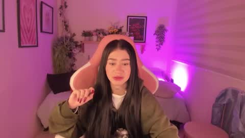 Snapshot of camiilaatorres chatting on 11-27-25, 02:57 camila online show from 11-27-25, 02:57