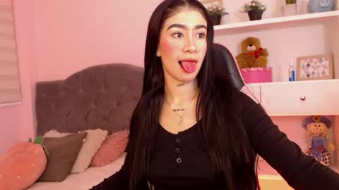 Snapshot of camiilaatorres chatting on 03-05-26, 06:59 camila online show from 03-05-26, 06:59