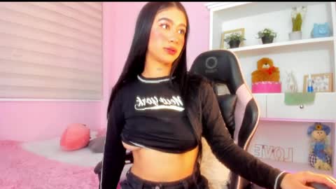 Snapshot of camiilaatorres chatting on 04-10-26, 09:30 camila online show from 04-10-26, 09:30